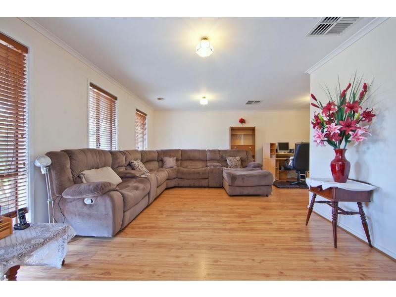 12 Warrin Rise, Langwarrin VIC 3910