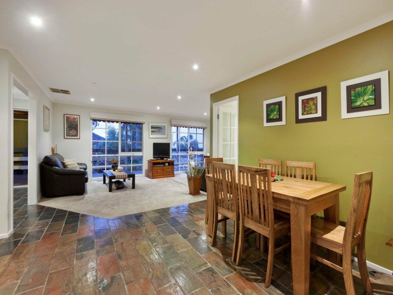 28 Bangor Drive, Frankston VIC 3199