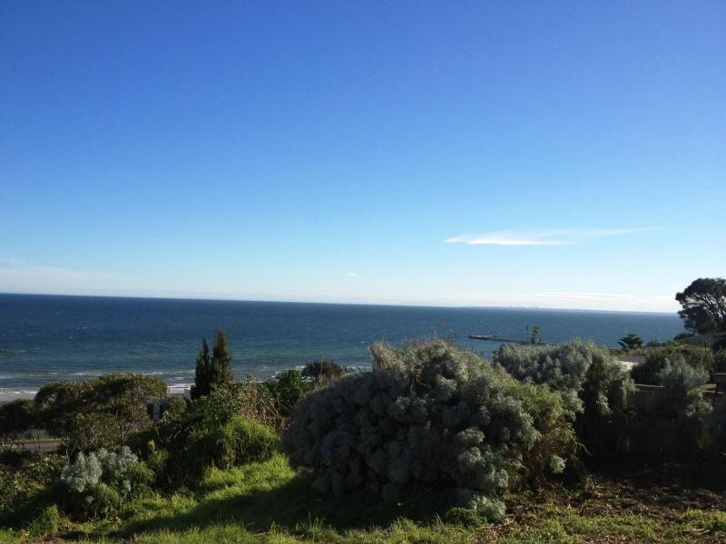 8 Cliff Road, Frankston VIC 3199