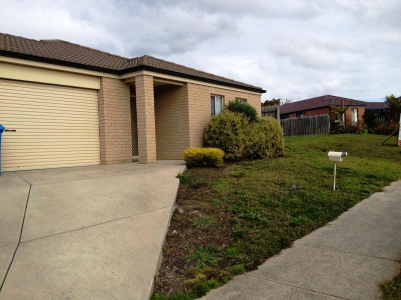 67 Brookland Greens Boulevard, Cranbourne VIC 3977