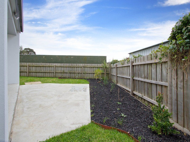 2/11 Ferndale Drive, Frankston VIC 3199