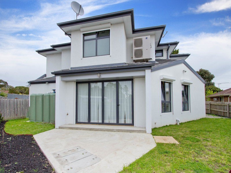 2/11 Ferndale Drive, Frankston VIC 3199