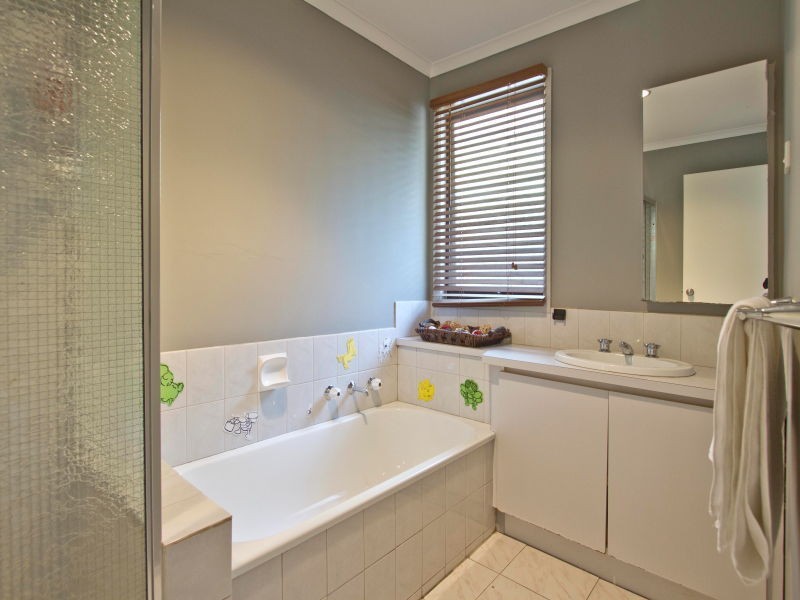 4 Linden Court, Carrum Downs VIC 3201