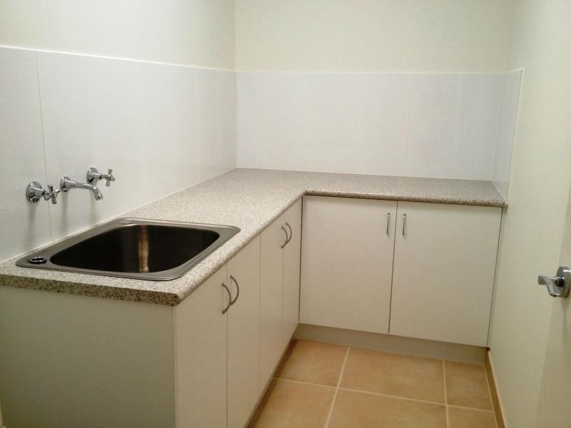 2/6 Candlebark Crescent, Frankston North VIC 3200