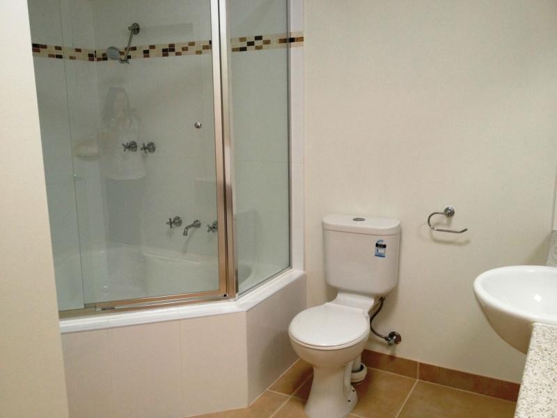 2/6 Candlebark Crescent, Frankston North VIC 3200