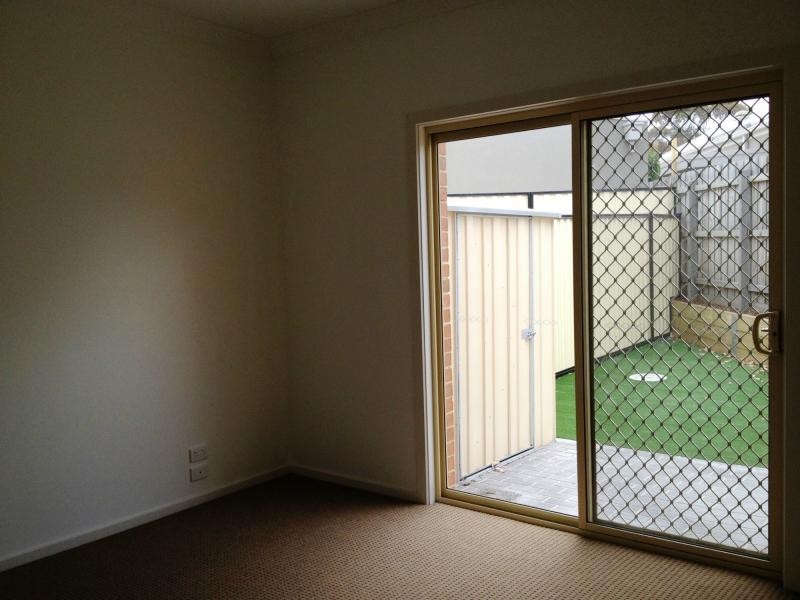 2/6 Candlebark Crescent, Frankston North VIC 3200