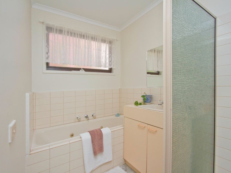 8 Kilburn Crescent, Frankston VIC 3199