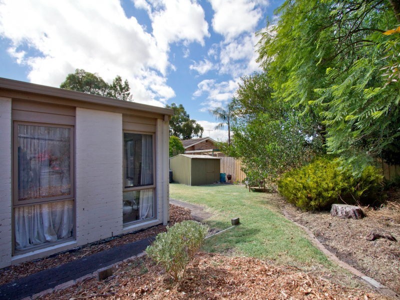 8 Kilburn Crescent, Frankston VIC 3199