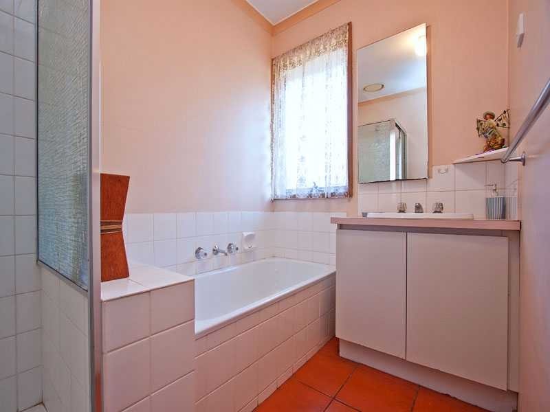 12 Paras Drive, Carrum Downs VIC 3201