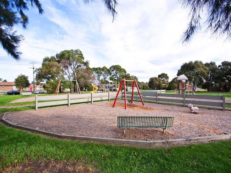 12 Paras Drive, Carrum Downs VIC 3201