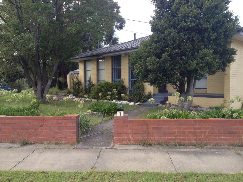 1 Bouvardia Crescent, Frankston North VIC 3200