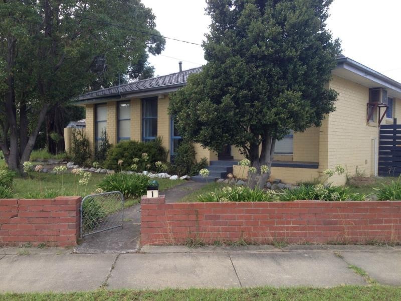 1 Bouvardia Crescent, Frankston North VIC 3200