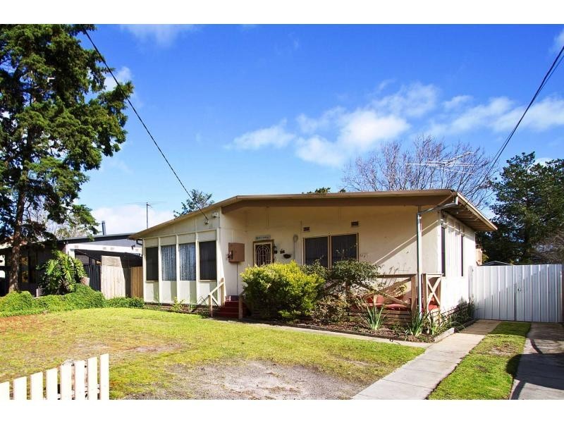 17 Candlebark Crescent, Frankston North VIC 3200