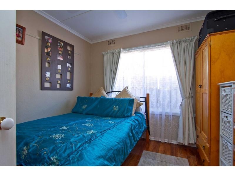 17 Candlebark Crescent, Frankston North VIC 3200