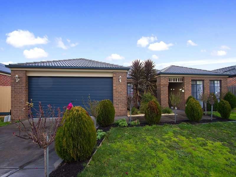 11 Stonehaven Avenue, Cranbourne VIC 3977