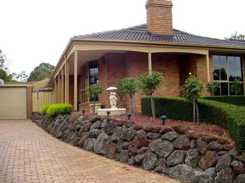 2 Invermay Court, Frankston VIC 3199