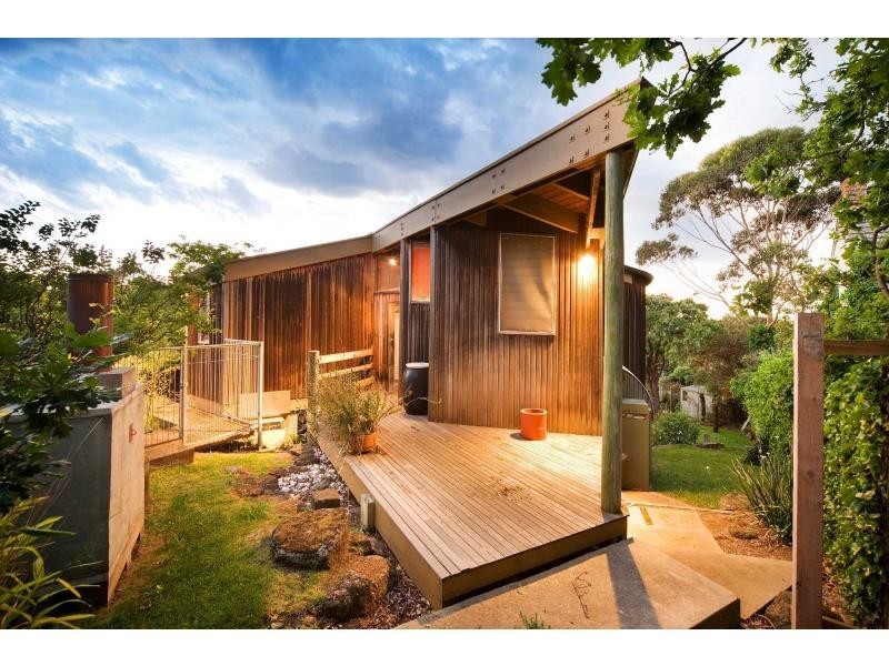 4 Fenton Crescent, Frankston South VIC 3199
