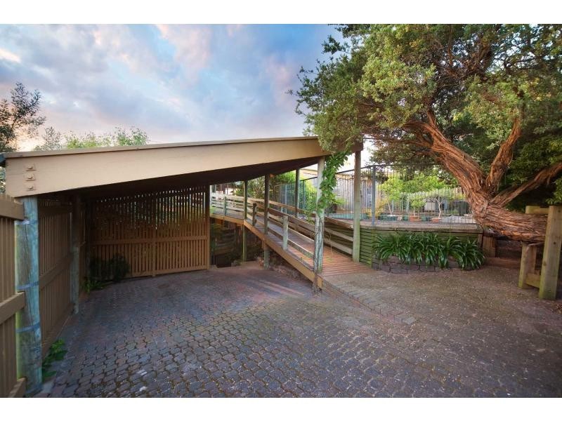 4 Fenton Crescent, Frankston South VIC 3199