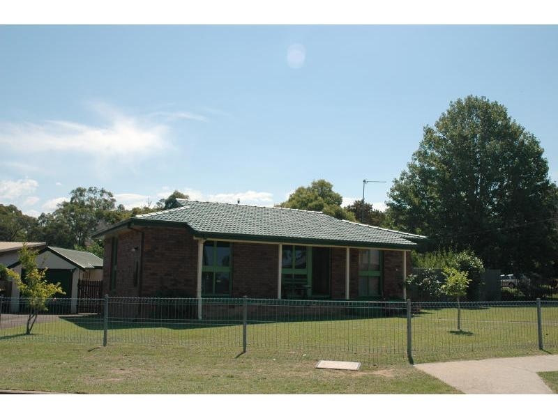 27 Stuart Street, Nowra NSW 2541