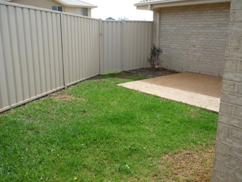 6/8 Meroo Road, Bomaderry NSW 2541
