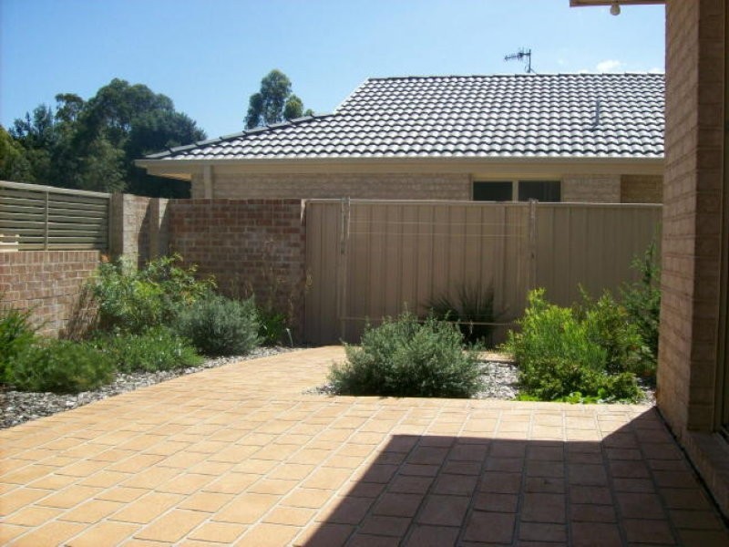 3/8 Meroo Road, Bomaderry NSW 2541