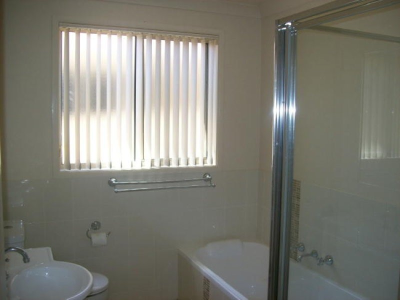 3/8 Meroo Road, Bomaderry NSW 2541