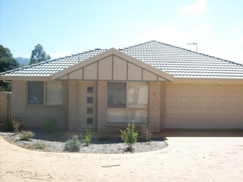 3/8 Meroo Road, Bomaderry NSW 2541