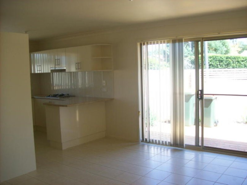 3/8 Meroo Road, Bomaderry NSW 2541