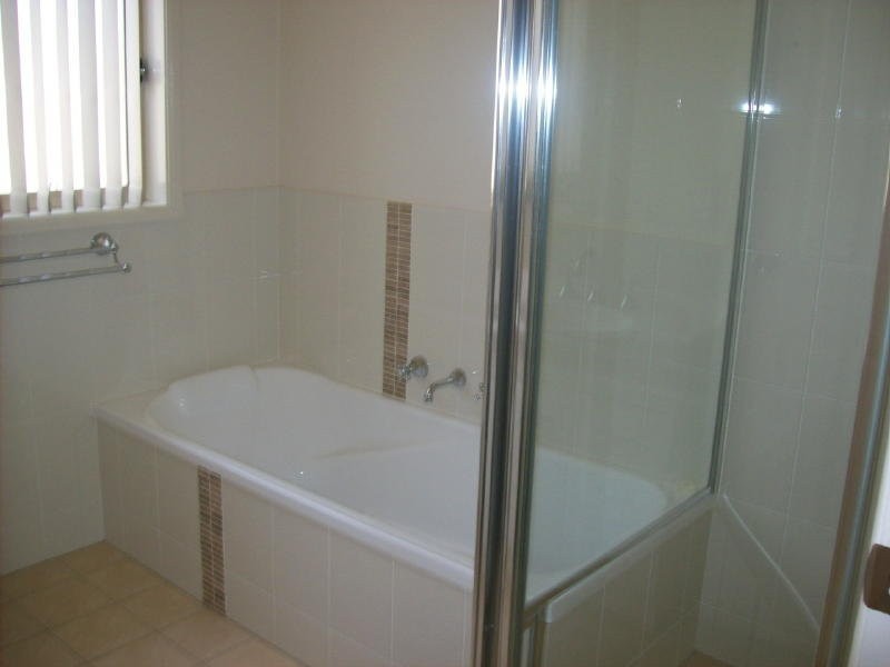 2/8 Meroo Road, Bomaderry NSW 2541