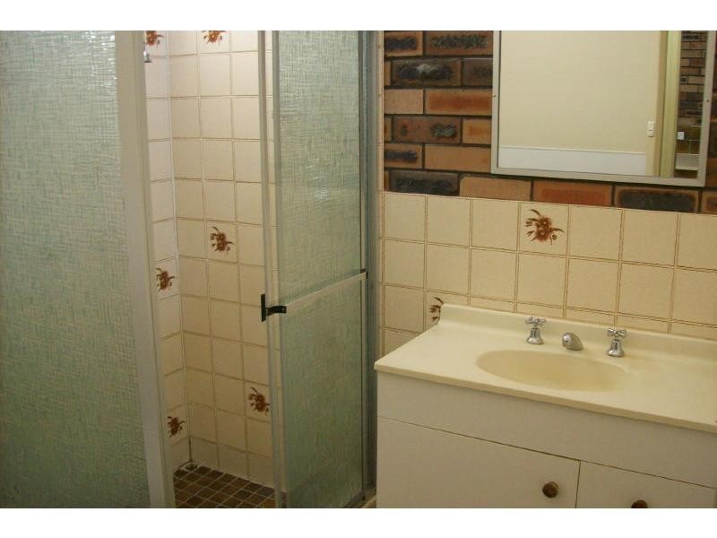 1/49 Brinawarr Street, Bomaderry NSW 2541