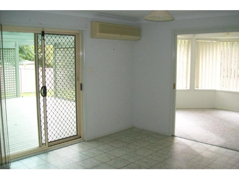 8 Gardenia Crescent, Bomaderry NSW 2541