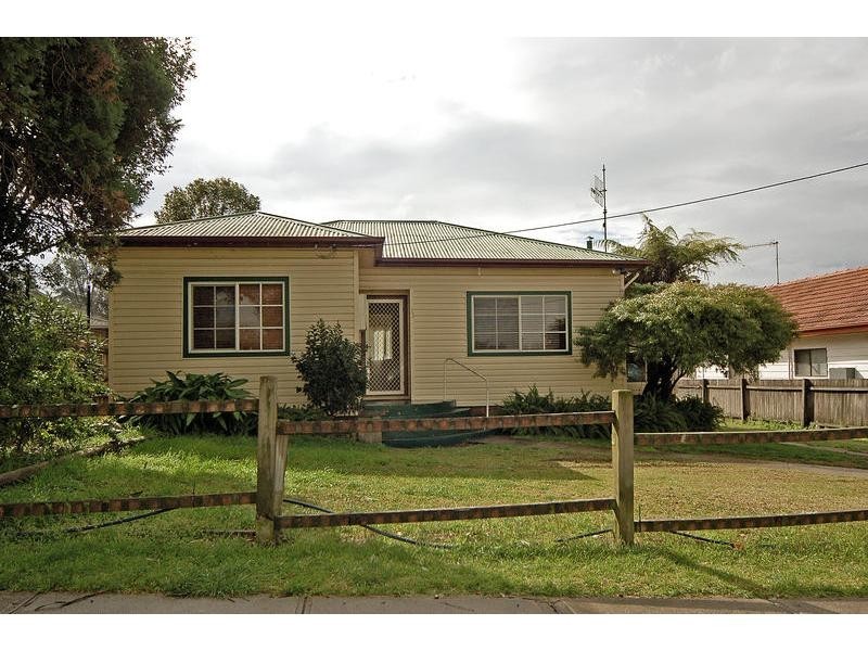 33 Cambewarra Road, Bomaderry NSW 2541