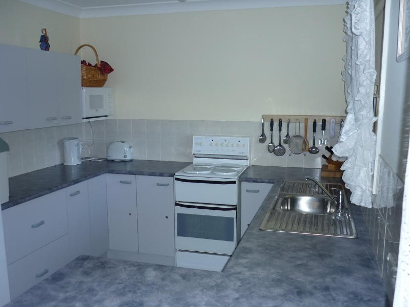 10 Leonore Avenue, Greenwell Point NSW 2540