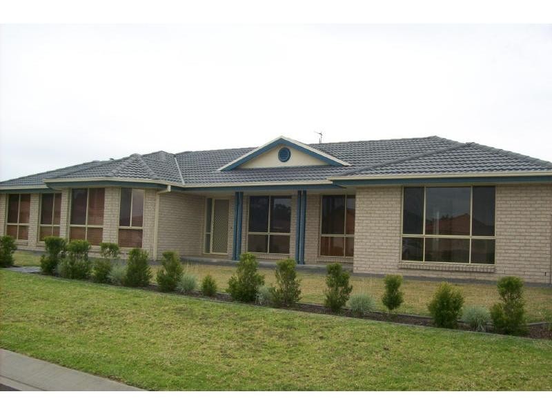 2 Guinea Flower Crescent, Worrigee NSW 2540