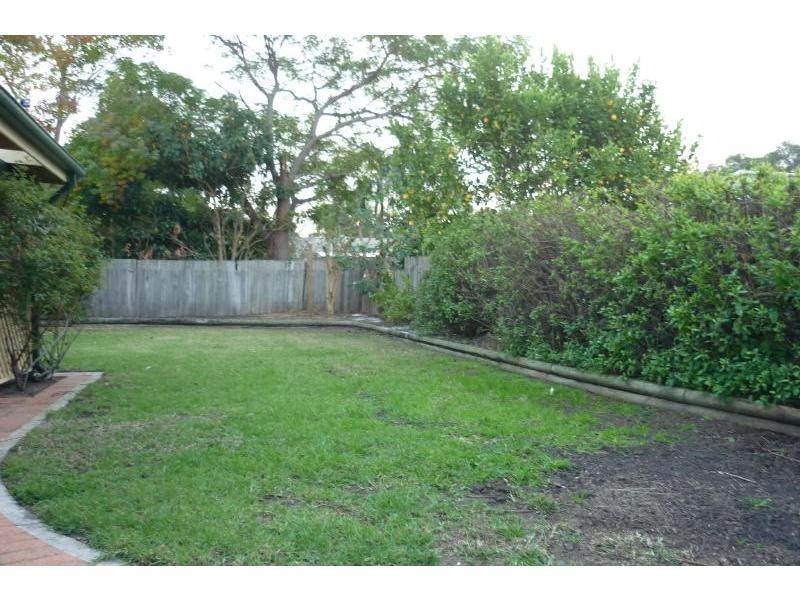 4 Helsinki Parade, Bomaderry NSW 2541