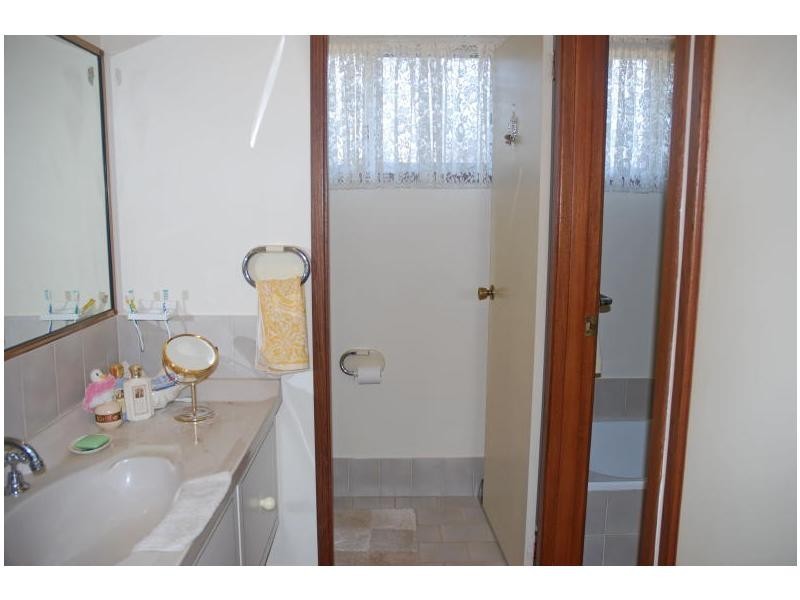 33 Gunyuma Crescent, North Nowra NSW 2541