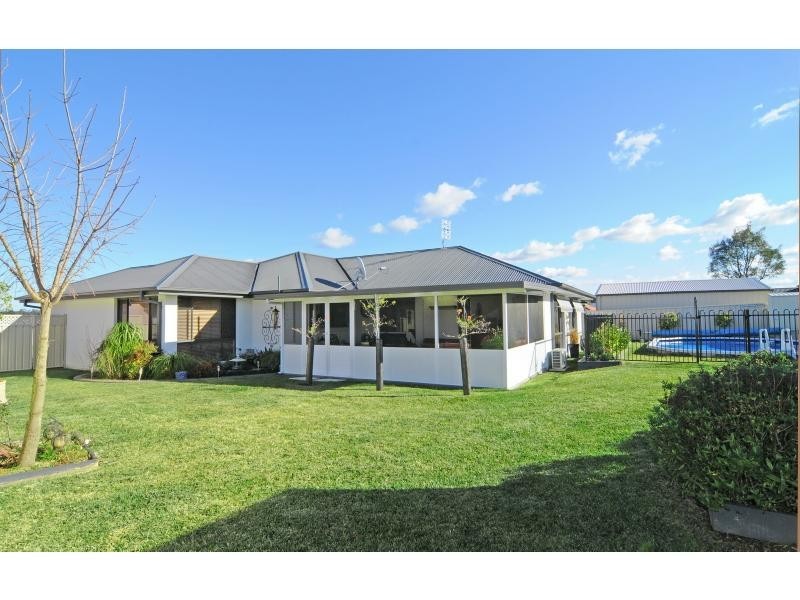 6 Mintbush Crescent, Worrigee NSW 2540