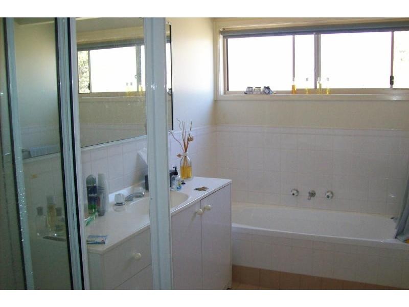 Villa 12/33 Lynburn Avenue, Bomaderry NSW 2541