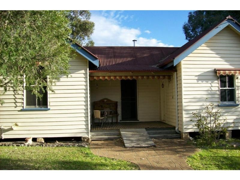 5 Leatham Avenue, Nowra NSW 2541