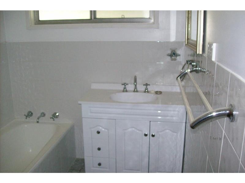 17 Tallayang Street, Bomaderry NSW 2541