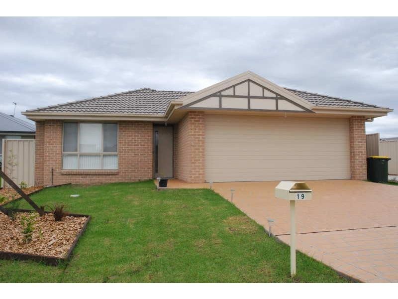 Duplex 1/19 Blue Bell Way, Worrigee NSW 2540