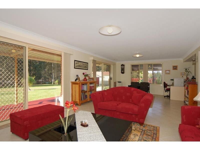 37 Tartarian Crescent, Bomaderry NSW 2541