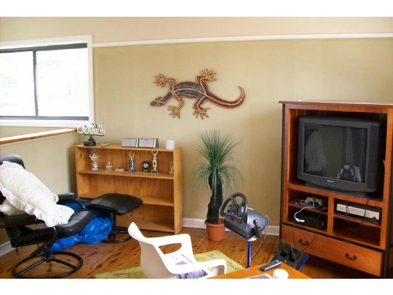 15 Cambewarra Road, Bomaderry NSW 2541