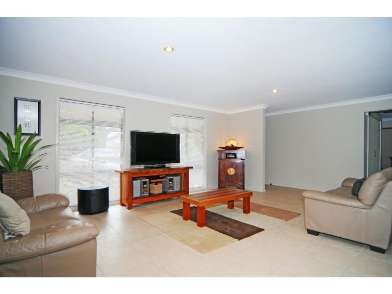 8 Jarrett Close, North Nowra NSW 2541