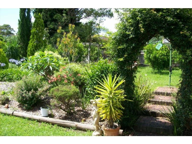 5 Hamilton Place, Bomaderry NSW 2541