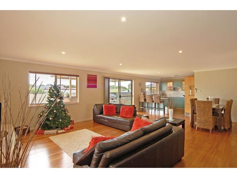 8 The Garden Walk, Worrigee NSW 2540