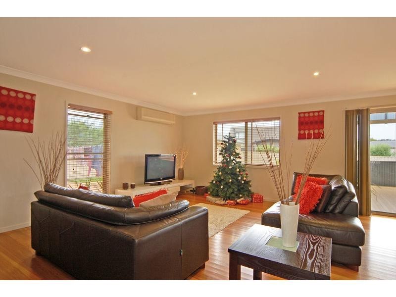 8 The Garden Walk, Worrigee NSW 2540