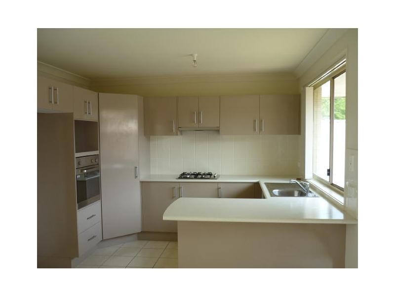6/8 Meroo Road, Bomaderry NSW 2541