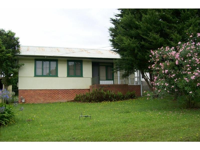 11 Elizabeth Avenue, Nowra NSW 2541