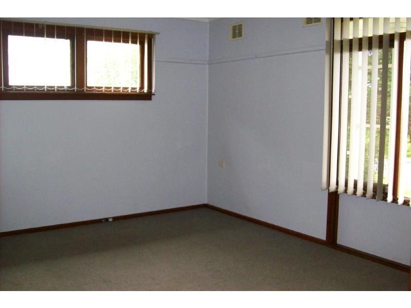 11 Elizabeth Avenue, Nowra NSW 2541